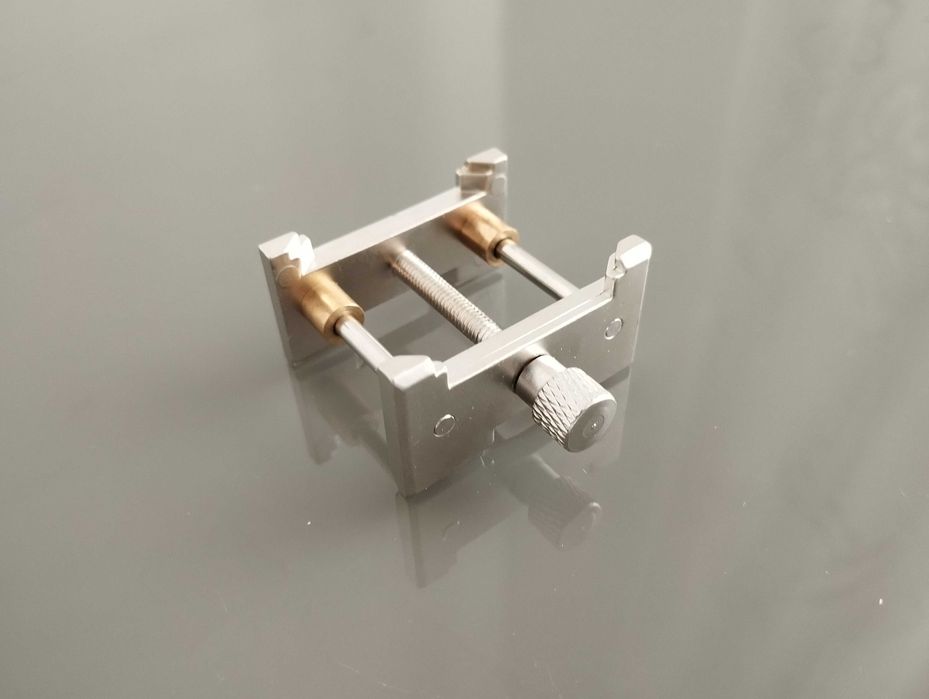 Podstawka zegarmistrzowska pod mechanizmy regulowana - nieużywana