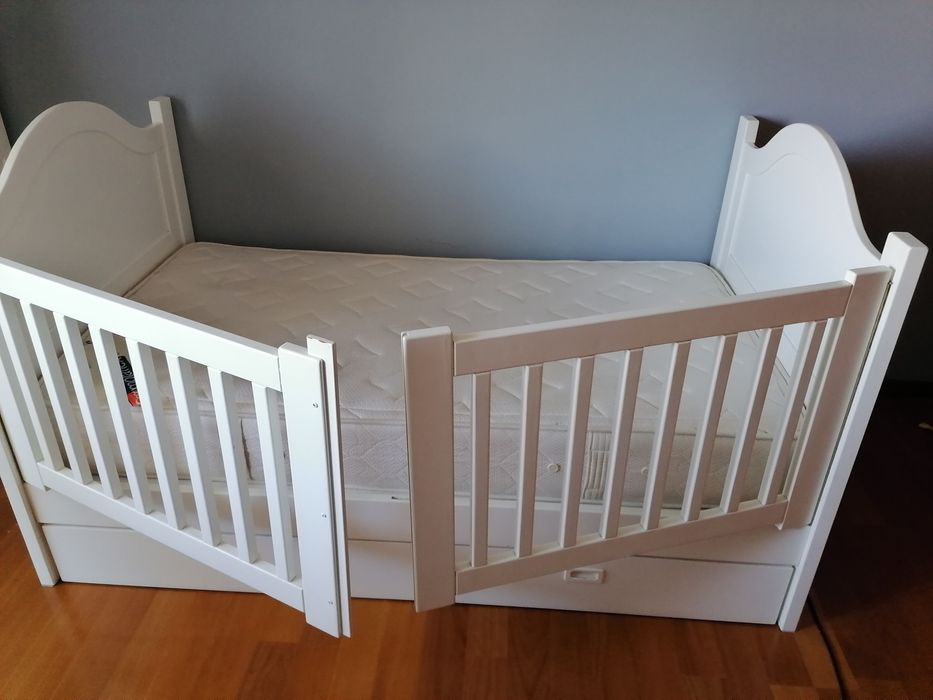 Cama solteiro com protecção lateral e colchão Molaflex - 1.80x1,10.