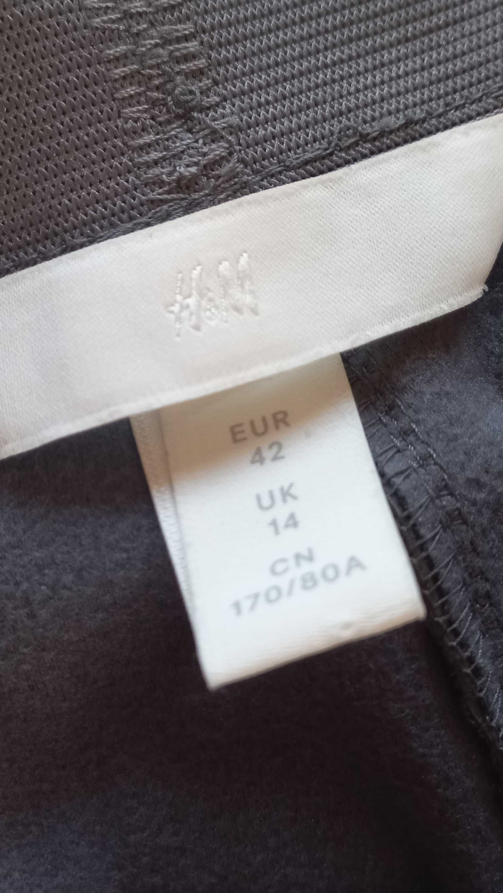 Używane szare eleganckie spodnie z ekoskóry - H&M - XL