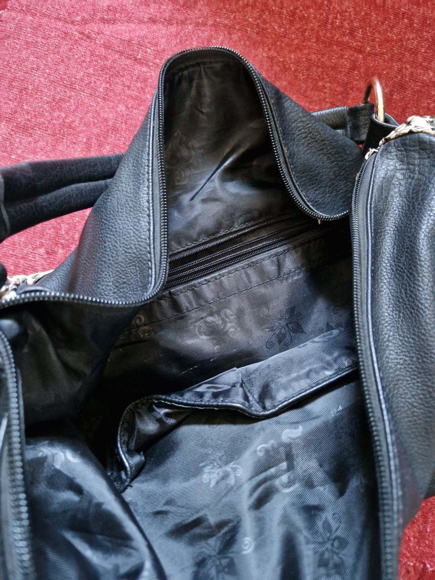 Czarna torba shopper z wężowym wzorem