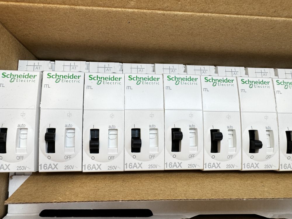 12 sztuki Schneider Electric Przekaźnik impulsowy Acti9 iTL-16