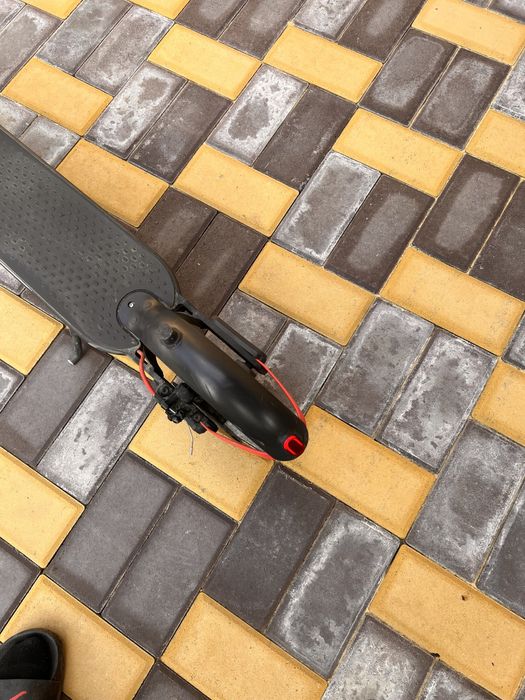 Продам электросамокат Xiaomi Mi Scooter Pro.
