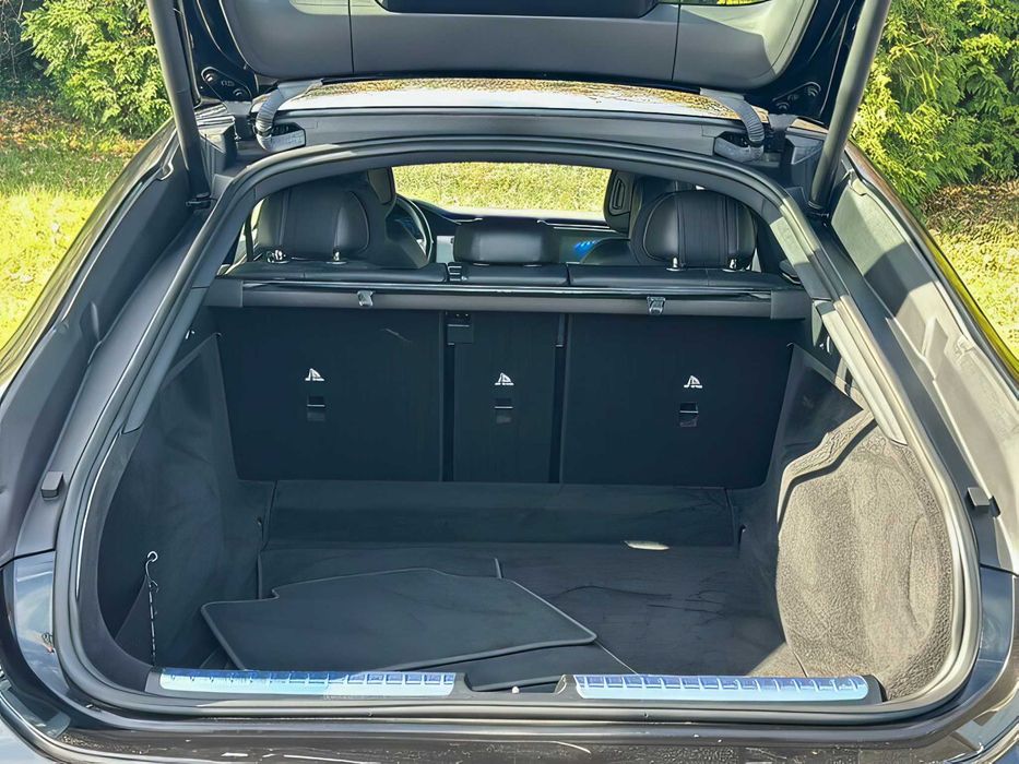 Mercedes-Benz EQS      2022