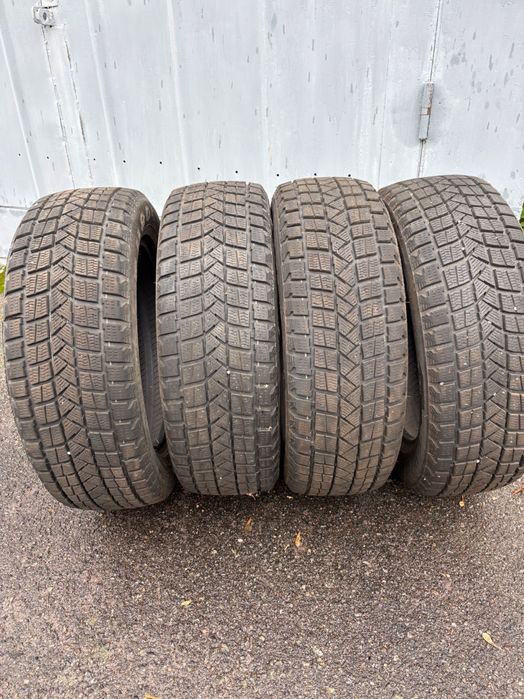 Автошини 215/60 R17 зимові