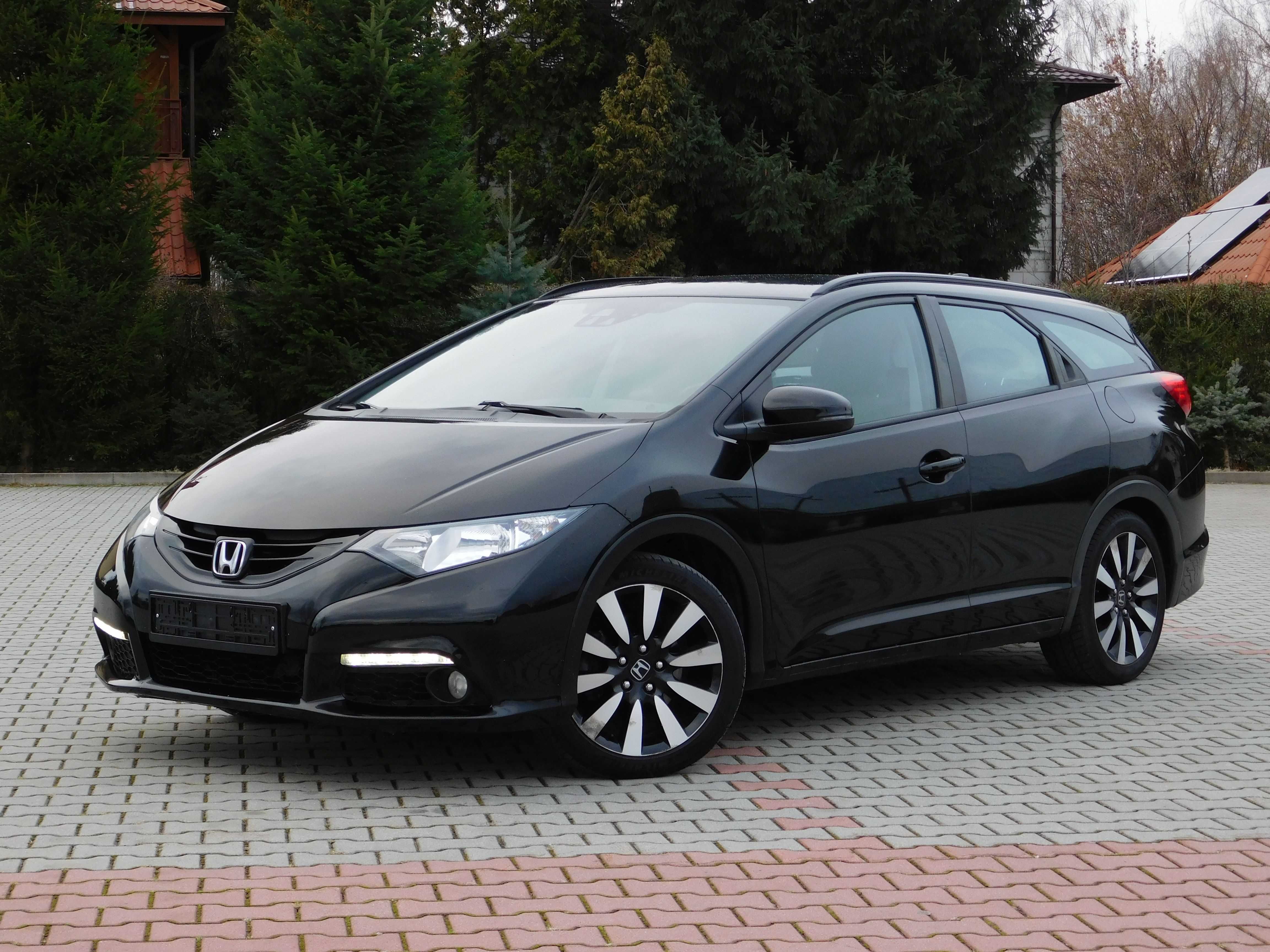 Honda Civic Tourer**Bogata opcja**Czarna**Zadbana**Kamera