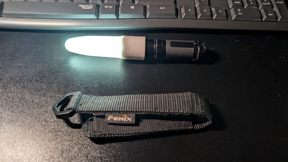 Тактичний лихтарик Fenix TK11 + тактична виносна  кнопка