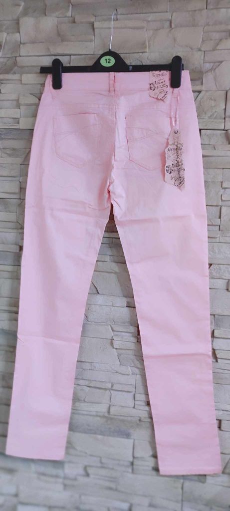 Pudrowe spodnie jeans L