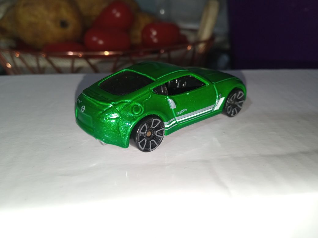 Nissan 370Z hot wheels zielony B