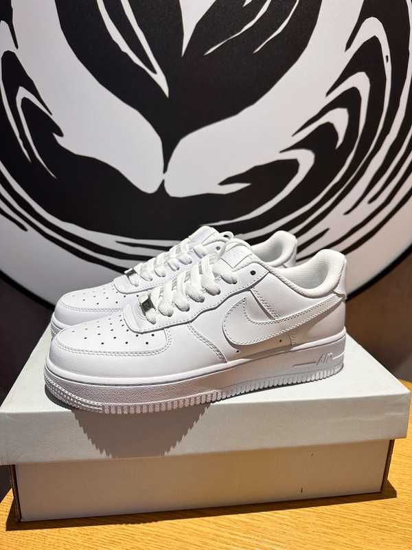 Nike Air Force 1 Low '07 White 37.5