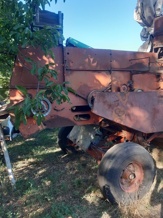 Комбайн НИВА 1990 року