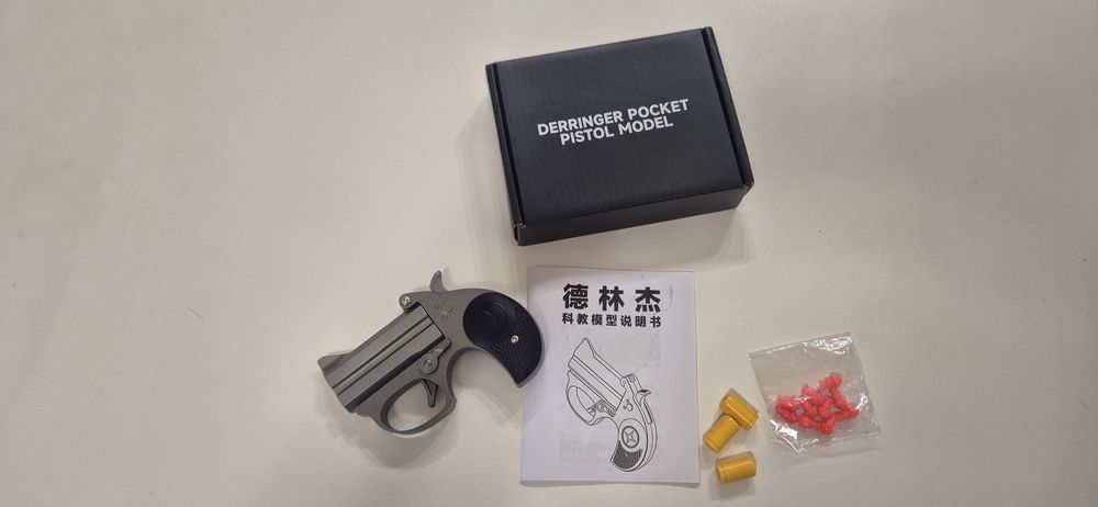 Vendo pistola Deringer Bond Arms de brincar ou coleção realista