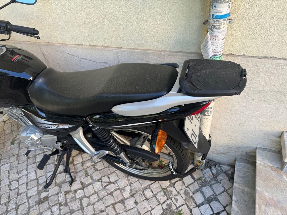 Mota 125cc pouco usada