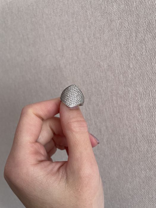 Перстень срібний з цирконами, р.17