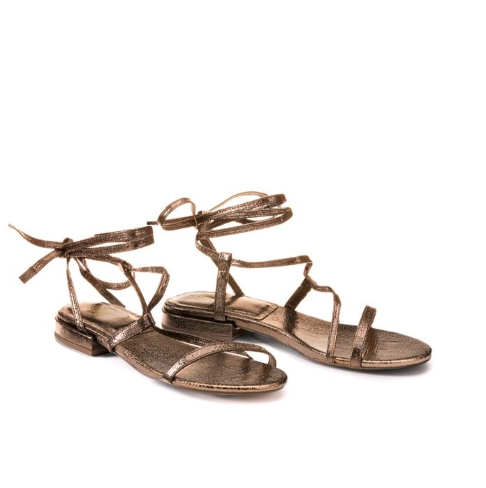 Sandálias com atilhos, tacao raso