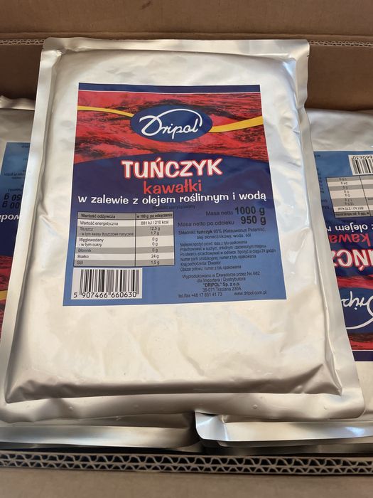 Тунець шматочками в олії