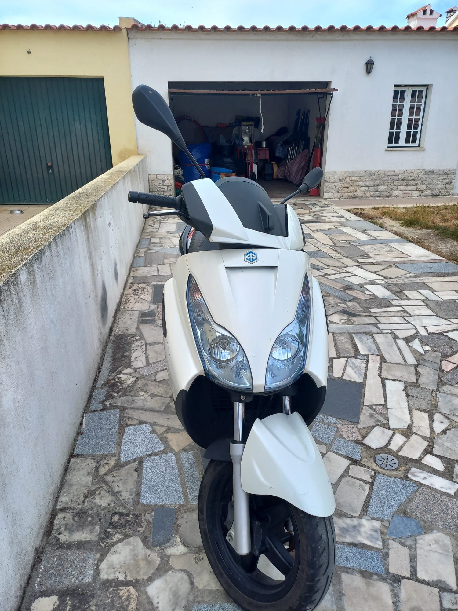 Piaggio 300 Evo .
