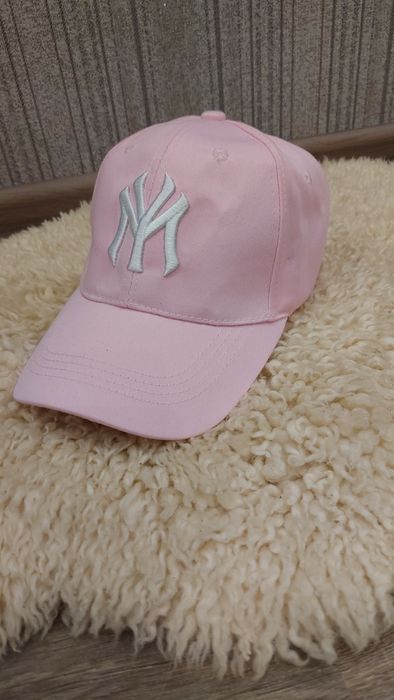 Кепки,панамки нові.