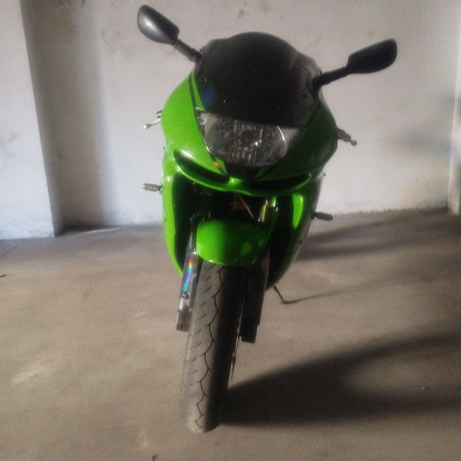 Kawasaki ninja zx9r 2,800€ até final de junho.