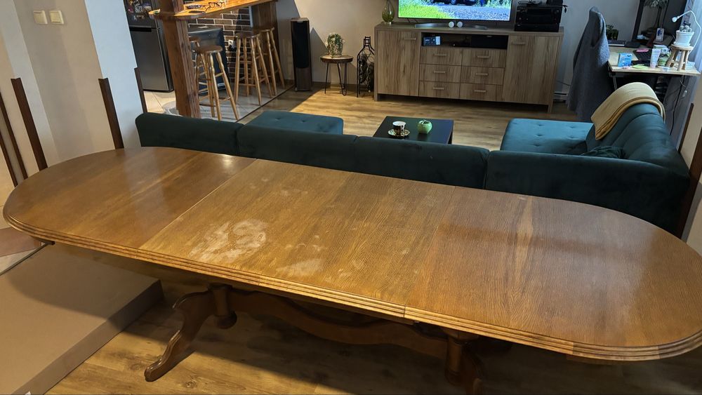 Masywny debowy stół