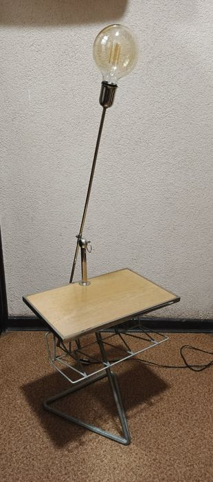 Lampa podłogowa z gazetnikiem 2 poł. XX w.