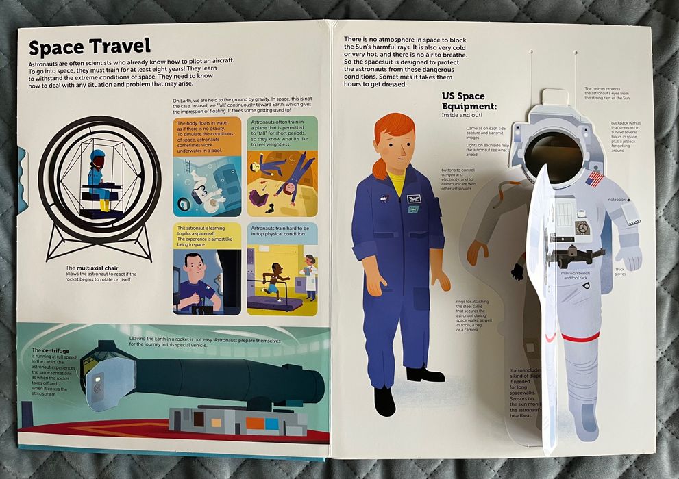 Книга «The ultimate book of space» англійською мовою