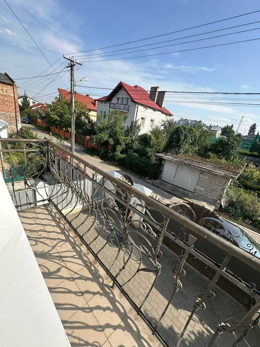 Продаж будинку з ремонтом, з подвір'ям Винники