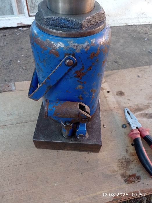 Домкрат гидравлический 30 тонн