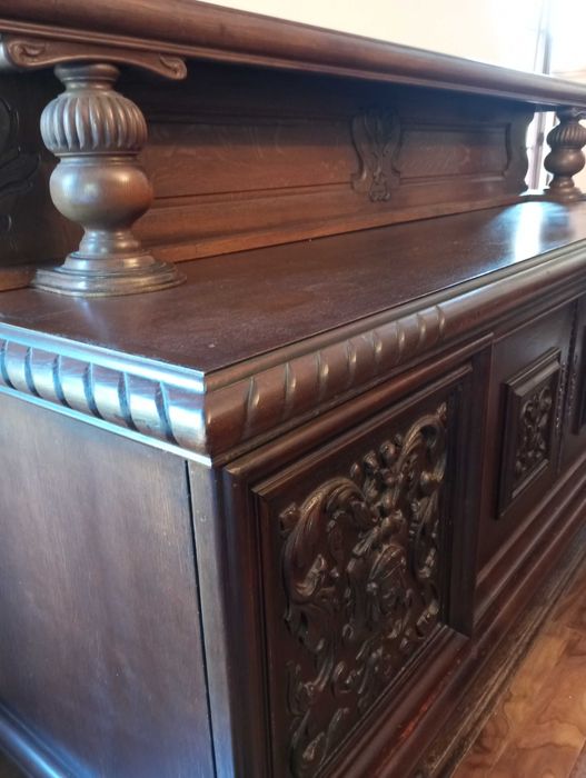 Wspaniały komplet mebli salonowych.