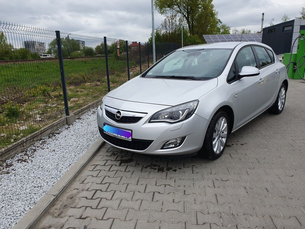 Sprzedam Opel Astra J Cosmo