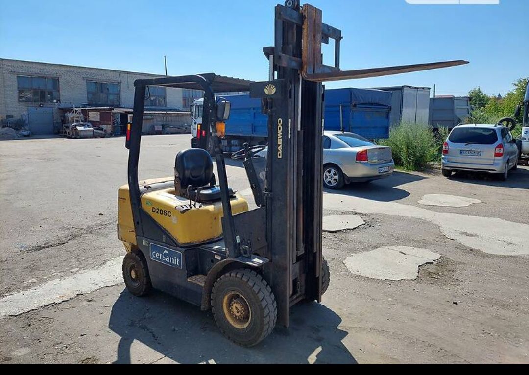 Продам навантажувач Daewoo D D20SC-2