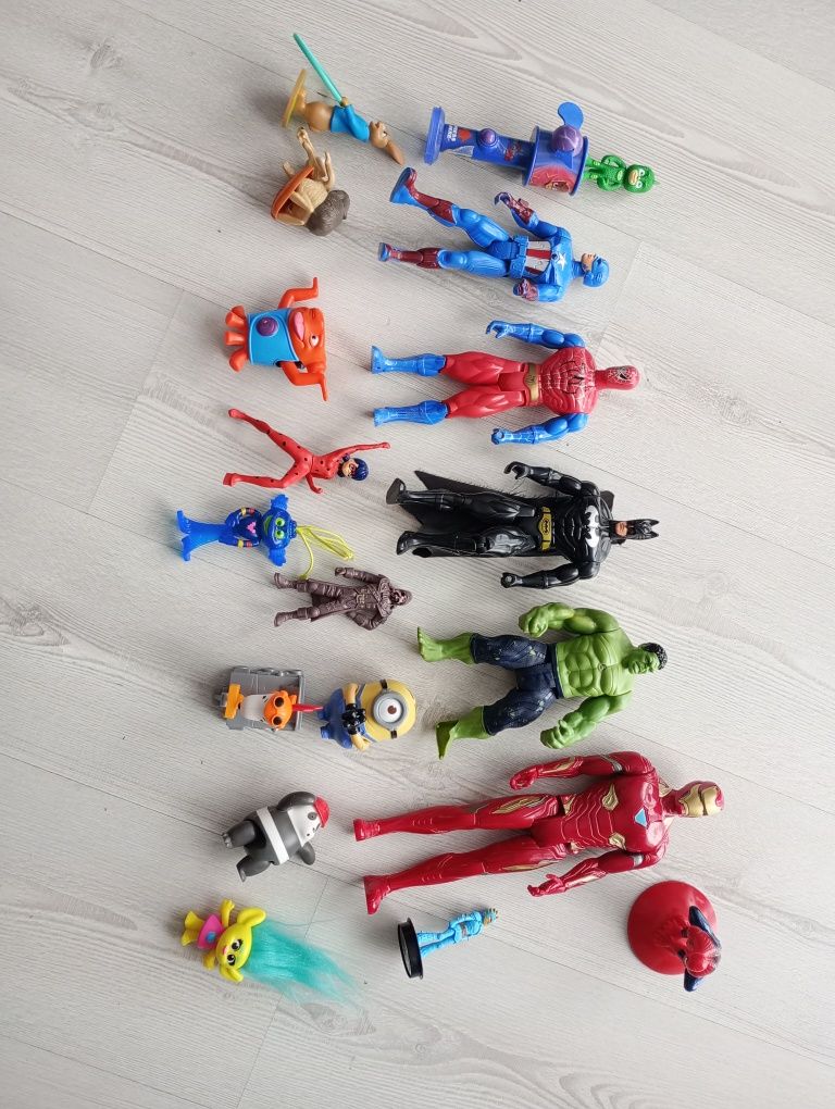 Duży zestaw zabawek superbohaterowie