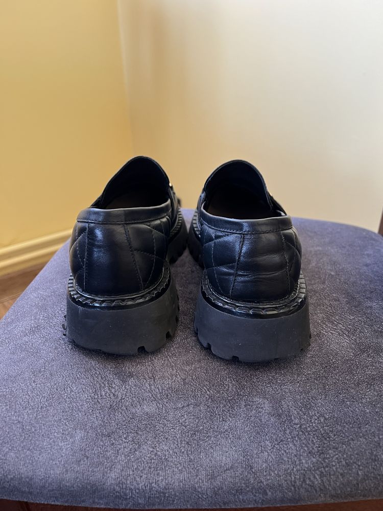 Mokasyny loafersy półbuty Tuffoni czarne na platformie r.37
