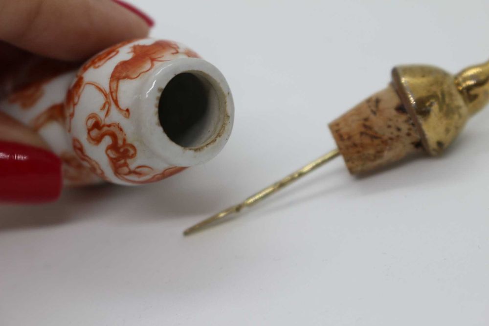 Snuff Bottle em Porcelana Chinesa Fabrico e Pintura à Mão Marcada XIX