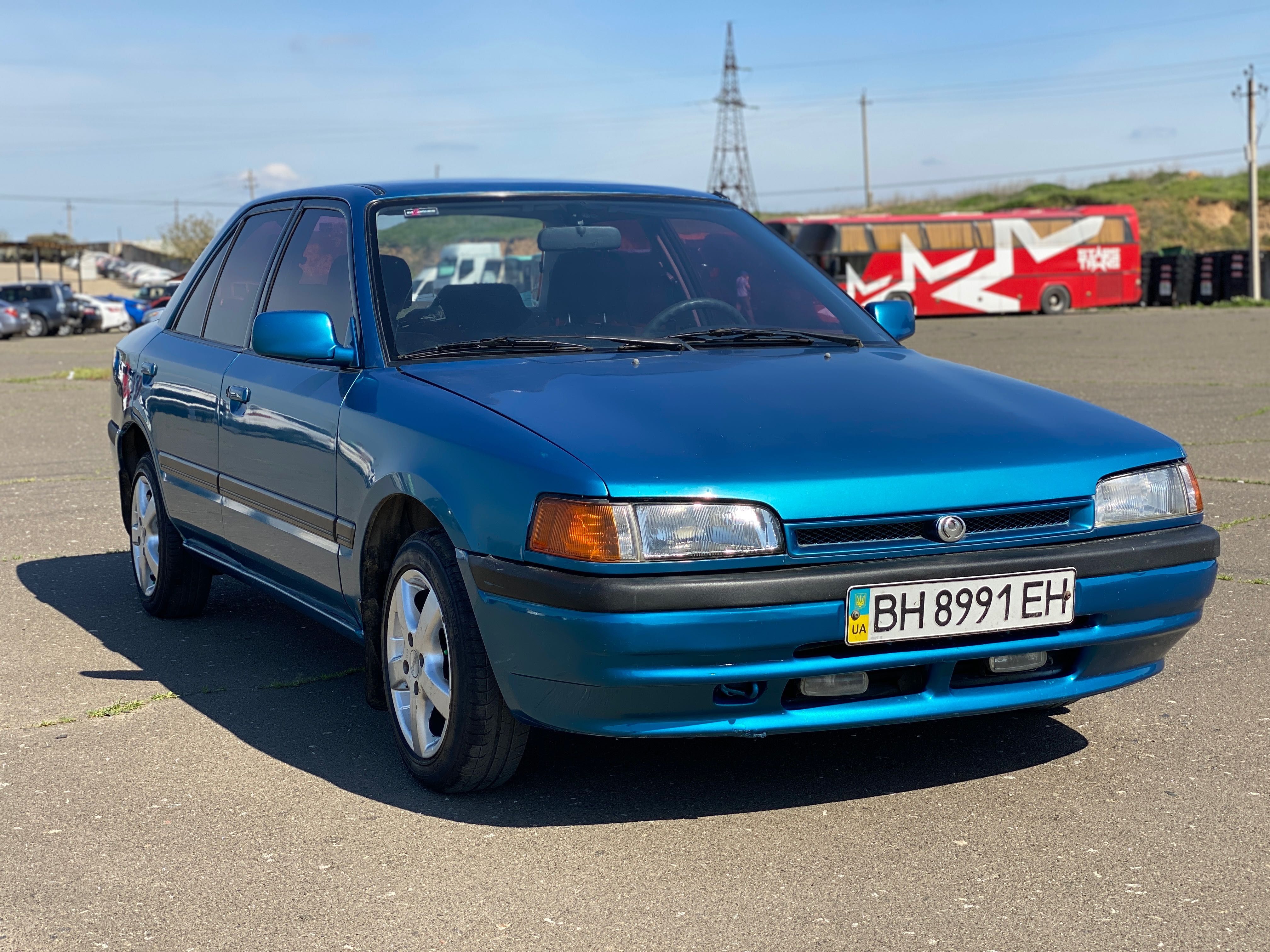 Автомобиль Mazda 323