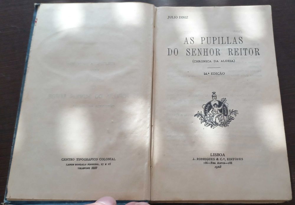 Conjunto de Livros Antigos
