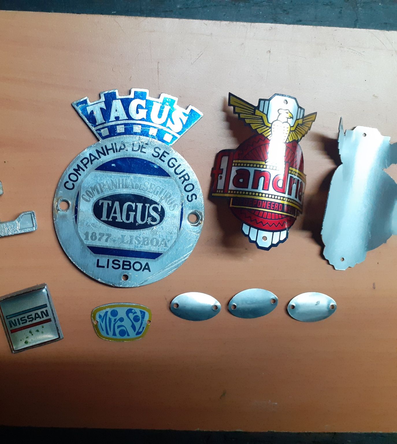 Conjunto chapa publicitária.