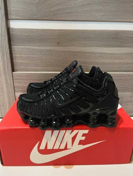 Buty-Trampk-Nike Shox TL Black R.40