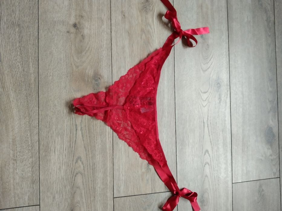 Koronkowe czerwone erotyczne majtki stringi ouvert Venus 52 XL XXL