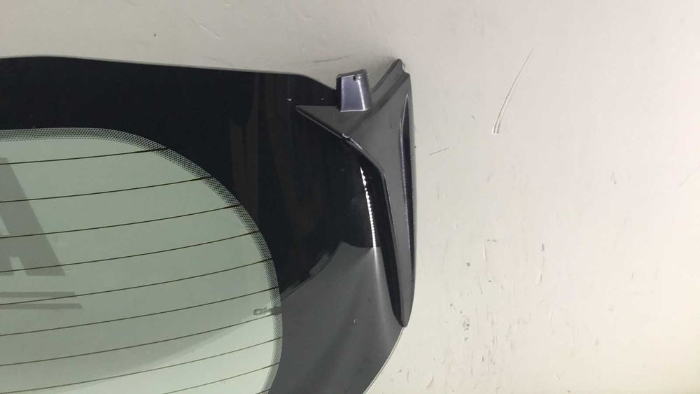 Ford Fiesta (2017-) заднє тильне скло