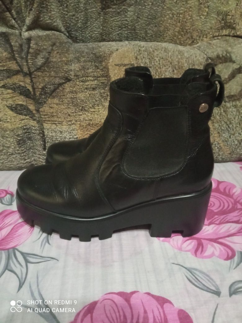 Продам 7 пар взуття