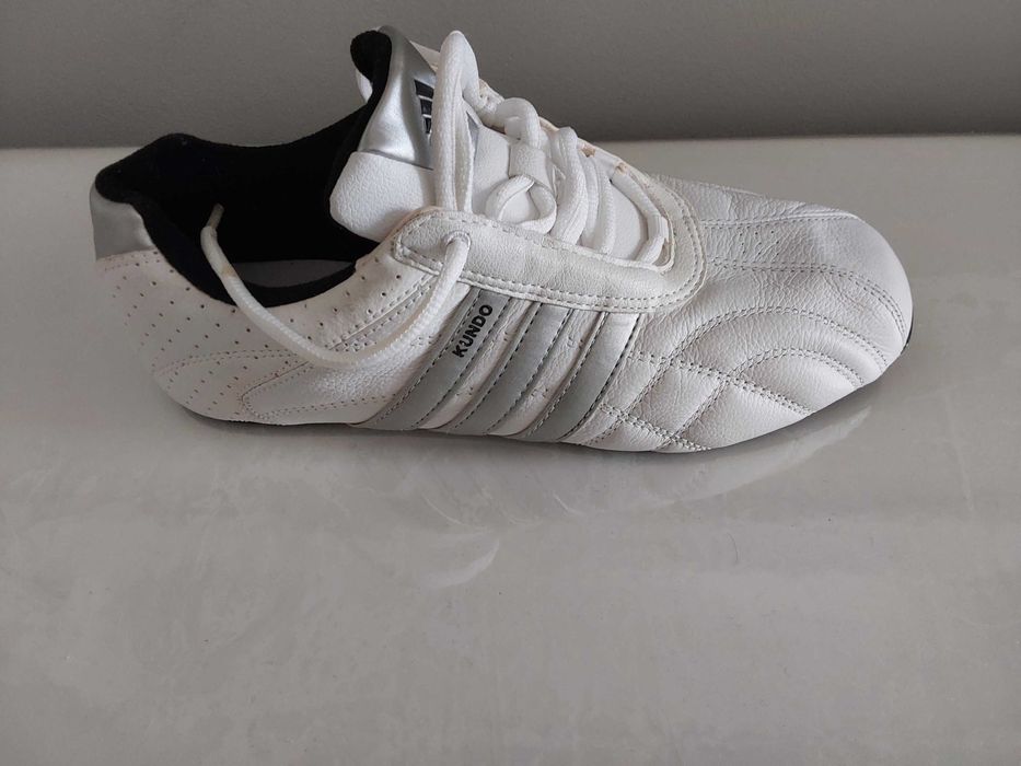 Tenis treino Adidas Brancos Mulher