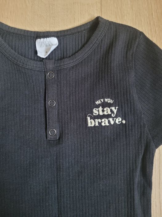 Body z krótkim rękawem prążkowane czarne na zatrzaski prążek Zara 128