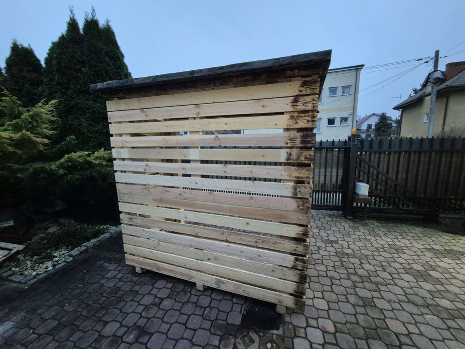 Drewutnia na drewno do kominka