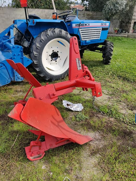 Trator e alfaias (matriculado)