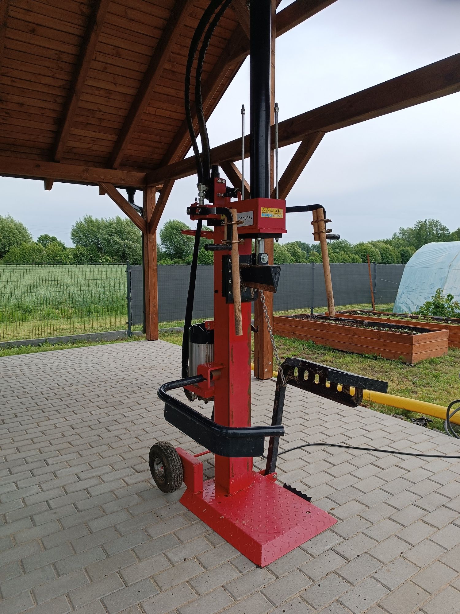Duża łuparka hydrauliczna do drewna 11 ton pionowa