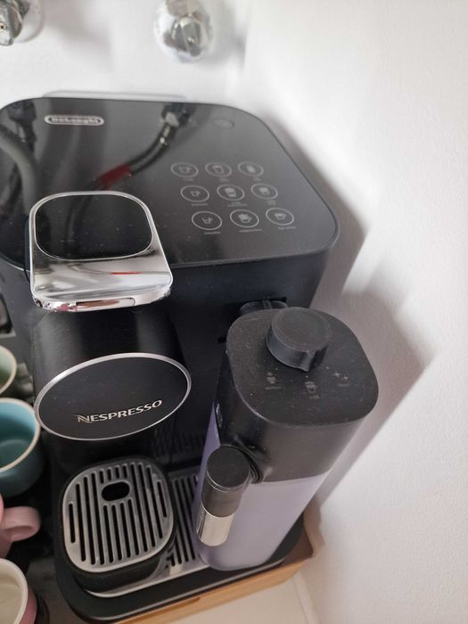 Maquina de café Nespresso Gran Lattissima Preta