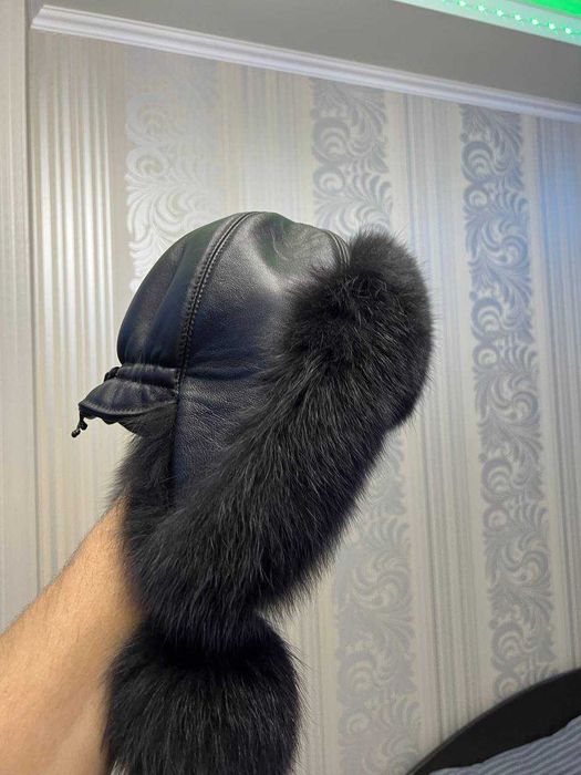 Женская шапка из натуральной кожи и меха песца