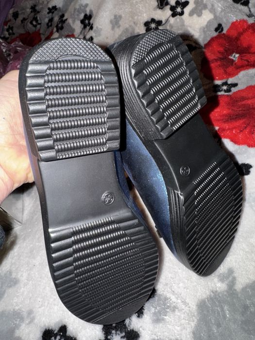 Темно сині нові туфлідля дівчинки 34 р.