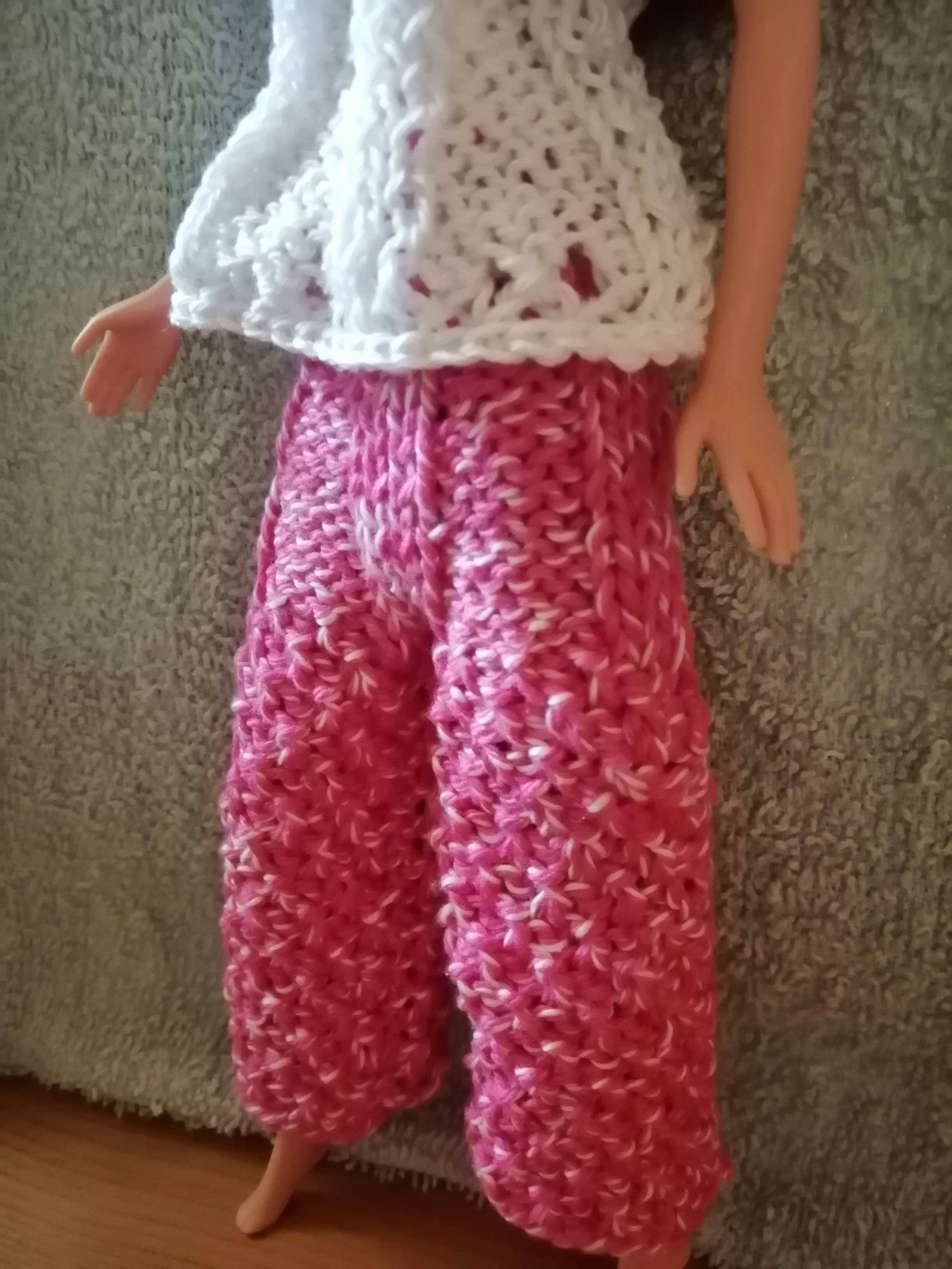 Spodnie dla lalki Barbie różowe i biała bluzka z włóczki