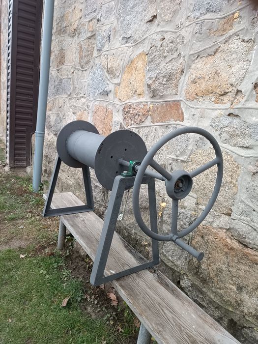 Корба баран до криниці колодязя